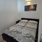 Meressa Leonardo Apartment