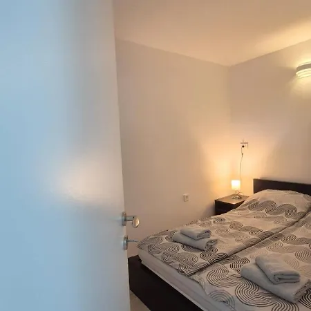 Meressa Leonardo Apartment
